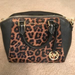 Michael Kors Ciara Medium Messenger Black Haircalf